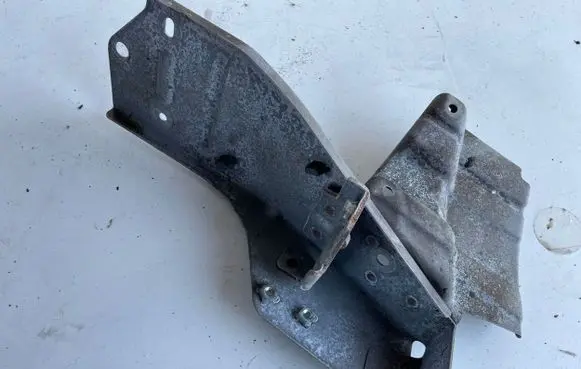 Mitsubishi Outlander Front bumper mounting bracket