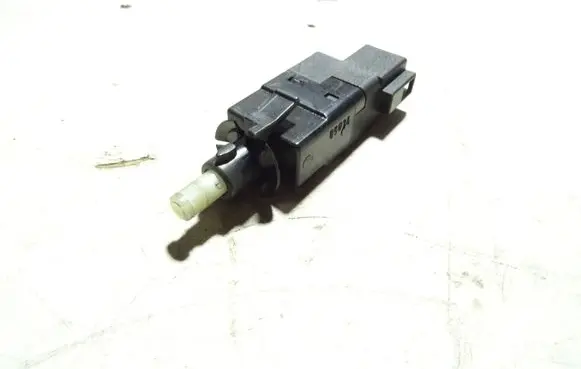 Mercedes-Benz B W245 Brake pedal sensor switch 0015452009