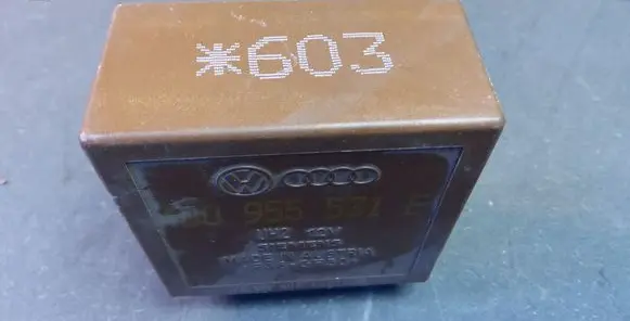 Audi A6 S6 C5 4B Hazard warning light relay 4B0955531E