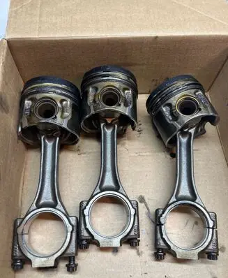 Skoda Octavia Mk2 (1Z) Piston 