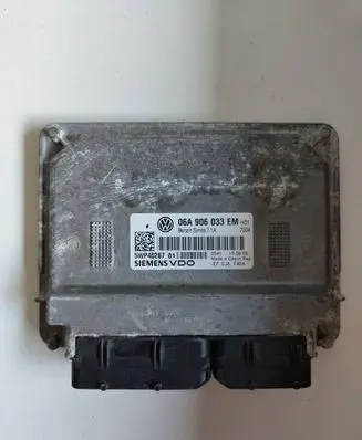 Volkswagen Golf V Engine control unit/module 06A906033EM 5WP4026701