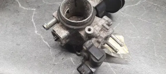 Toyota Yaris Throttle body valve 22210-01010