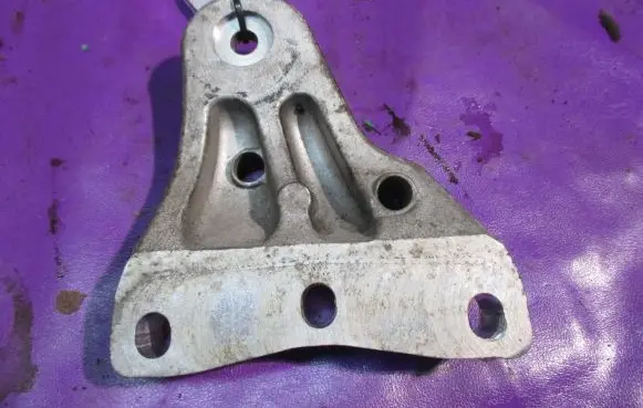 Skoda Fabia Mk1 (6Y) Engine mounting bracket 6Q0199185N