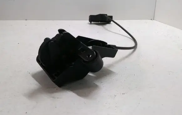 Peugeot 406 Engine bonnet/hood lock/catch 9638625477