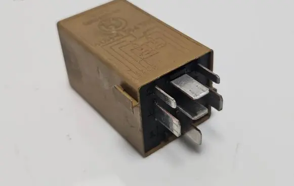 BMW 3 E46 Window wiper relay 8384505