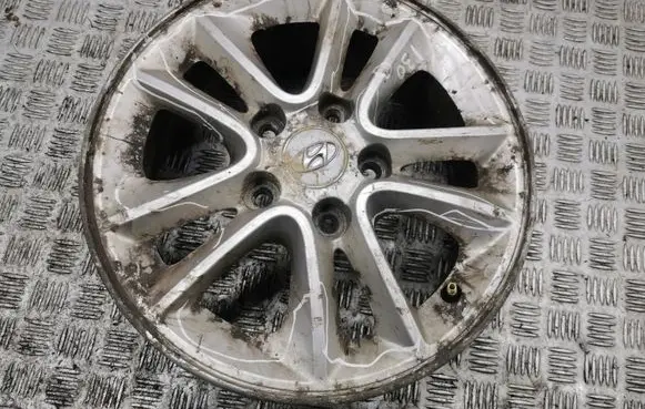 Hyundai i30 R15 alloy rim 