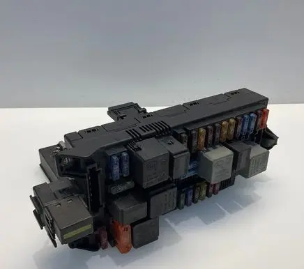 Mercedes-Benz E W211 Fuse module 2115453001 20690502 A2115453001