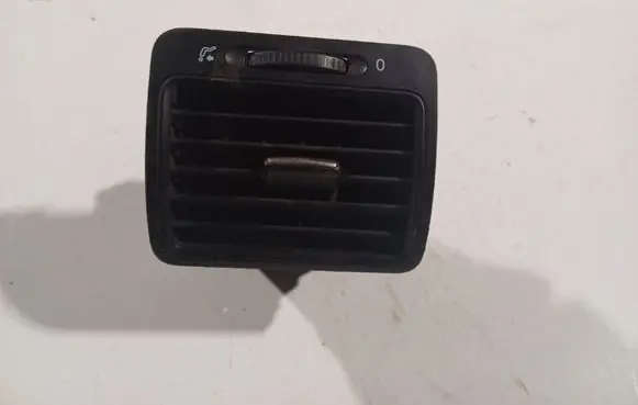 Volkswagen Jetta V Dash center air vent grill 1K0819709