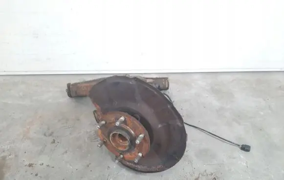 Mitsubishi Pajero Front wheel hub spindle knuckle