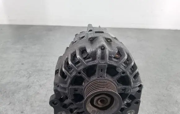 Volkswagen Polo IV 9N3 Generator/alternator 03D903025H