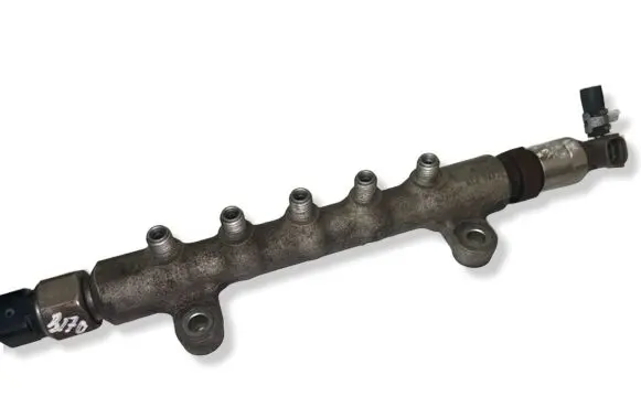 Toyota Avensis T250 Fuel main line pipe 0621