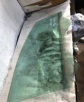 Volkswagen Touran III Front door window glass four-door 43r011582