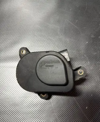 Mercedes-Benz E W211 Intake manifold valve actuator/motor 72264415 A6131500494