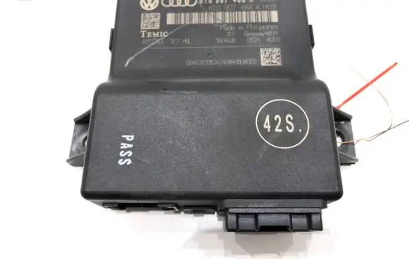 Audi A4 S4 B8 8K Gateway control module 8T0907468k
