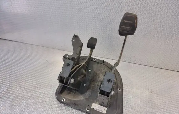 Renault Master II Pedal assembly 8200704581