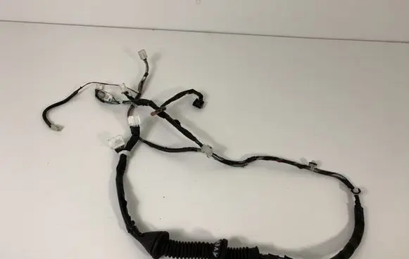 Toyota Avensis T270 Front door wiring loom 8215105680G