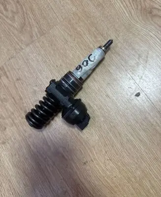 Skoda Fabia Mk1 (6Y) Fuel injector 0414720037 038130073AJ