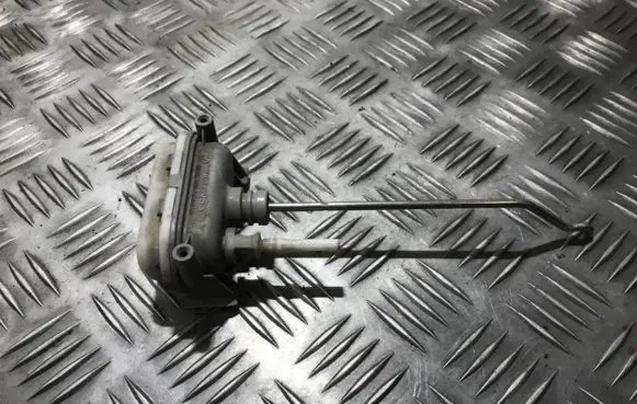Volkswagen Golf III Central locking vacuum pump 1h9862159d