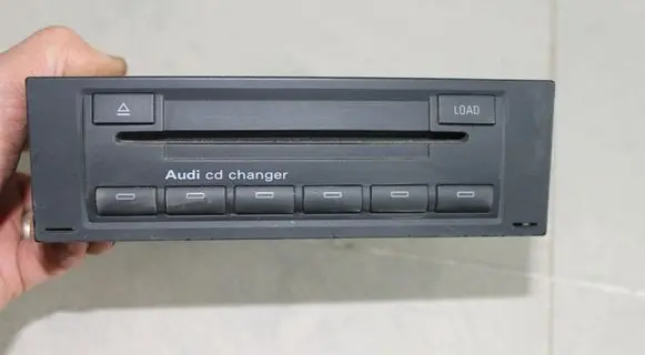 Audi A4 S4 B6 8E 8H CD/DVD changer 8E0035111C