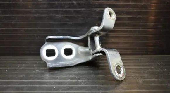 Opel Mokka Front door lower hinge 