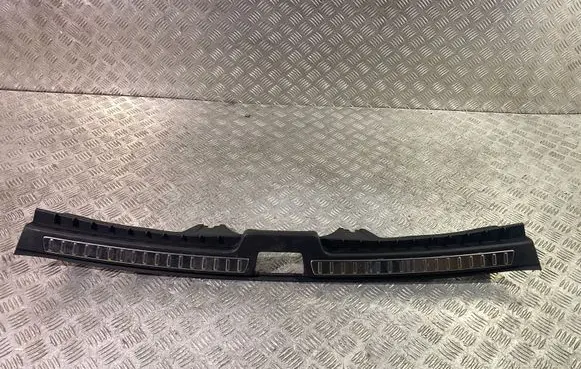 Trunk/boot sill cover protection