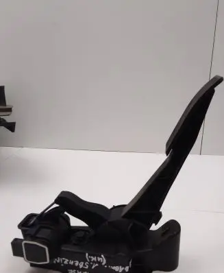 Mercedes-Benz B W245 Accelerator throttle pedal A1693000204