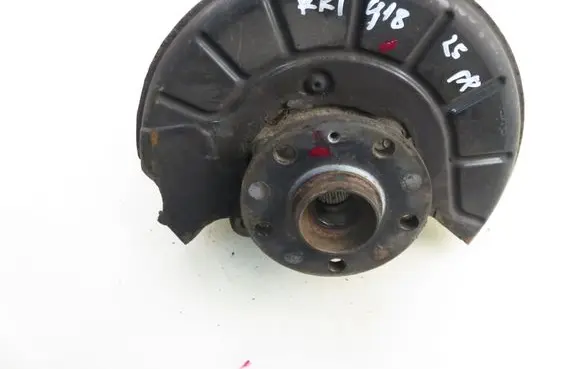 Volkswagen Jetta VI Front wheel hub spindle knuckle 