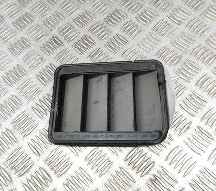 BMW 2 F44 Quarter panel pressure vent 9201647