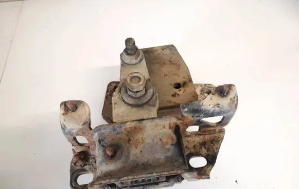 Ford Fiesta Engine mount bracket 8v517m121a