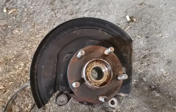 Nissan Leaf I (ZE0) Front wheel hub