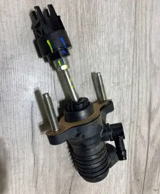 Toyota Hilux VIII Clutch master cylinder