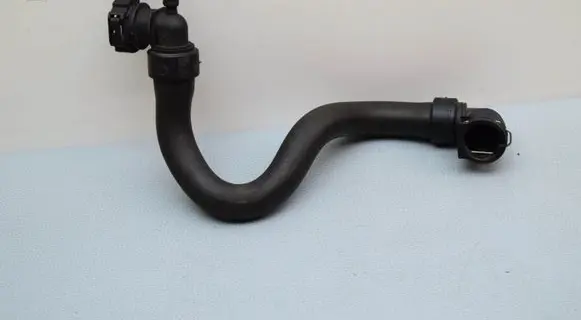 Peugeot 3008 II Coolant pipe/hose 