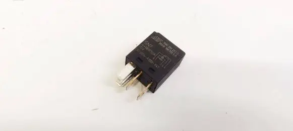 Volkswagen PASSAT B6 Other relay 7M0951253C