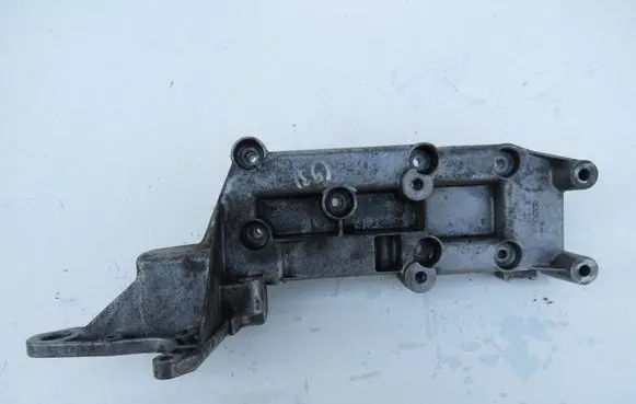 Mercedes-Benz C W204 Engine mounting bracket 9186488