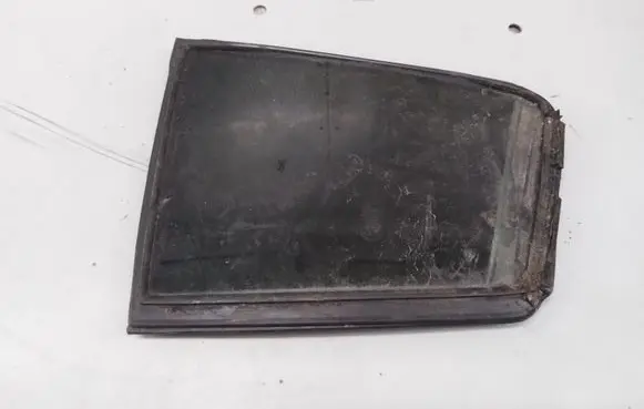 Rear vent window glass