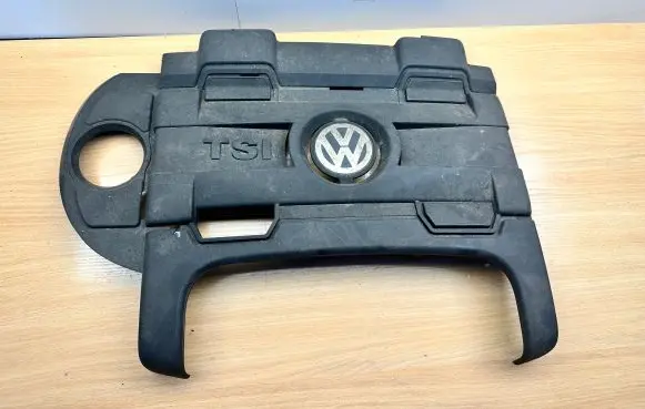 Volkswagen Golf Plus Engine cover (trim) 03C103925BR