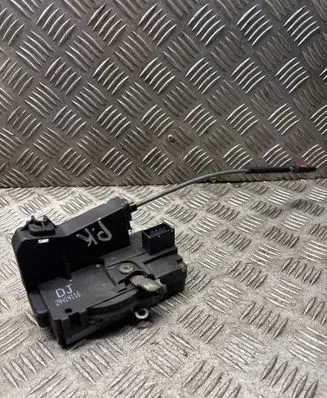 Opel Zafira A Front door lock 24414116