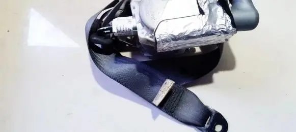 Toyota Prius (XW20) Front seatbelt 7l8230p 0433044