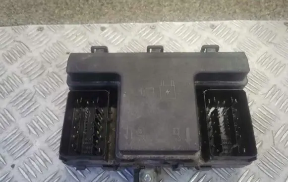 Ford Mondeo MK V Fuse module FG9T14A067EB