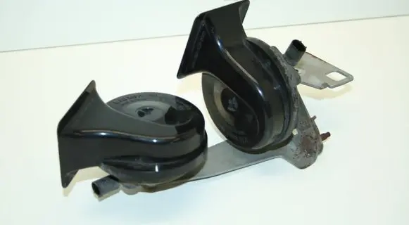 BMW 5 E60 E61 Horn signal 6935709 8107600