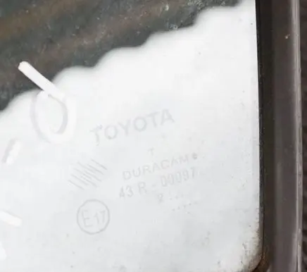 Toyota Yaris Front door vent window glass four-door 682160D04043R00097