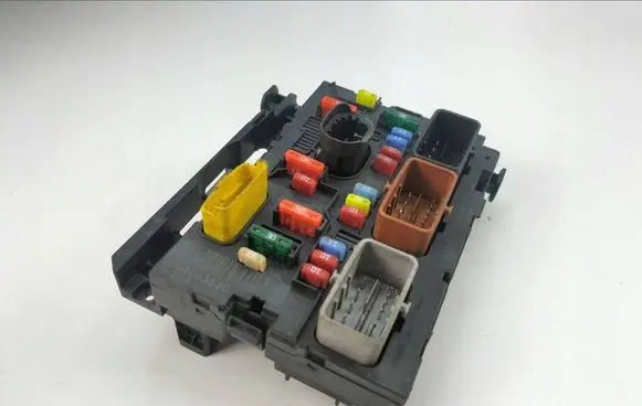 Citroen C4 Grand Picasso Fuse module 9664055680