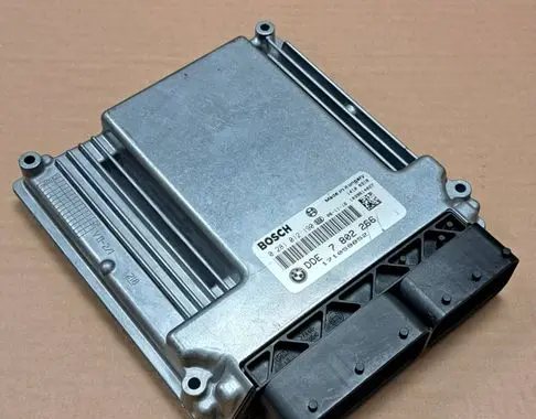 BMW 5 E60 E61 Engine control unit/module 7802266 17105985 0281012190