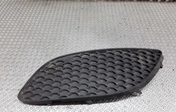 Opel Zafira B Front bumper lower grill