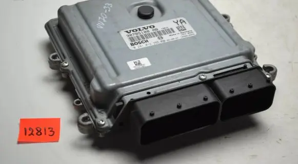 Volvo V70 Engine control unit/module 30785100 1039S18372 0281012765
