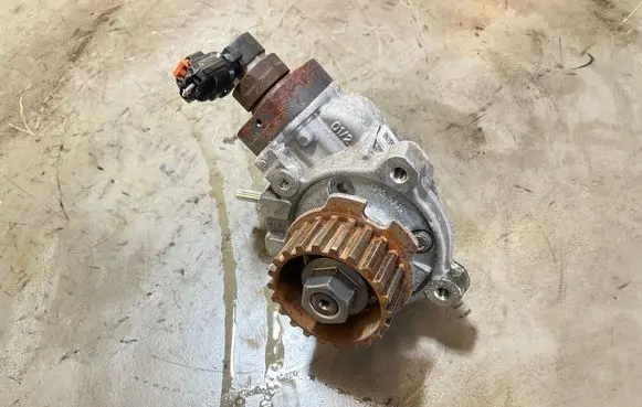 Peugeot Partner III Fuel injection high pressure pump 0445010761 9817903080