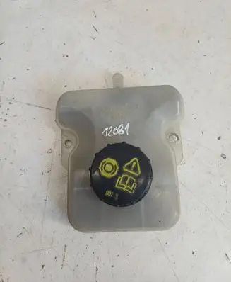 Brake fluid reservoir