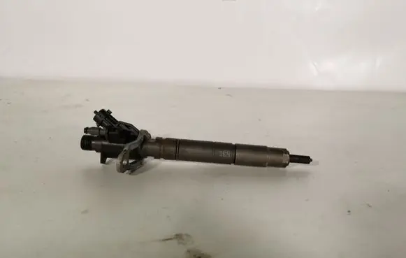 Volvo XC60 Fuel injector 31272690