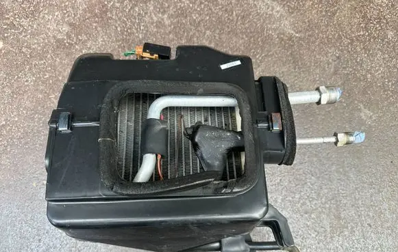 Nissan King Cab, Navara A/C cooling radiator (condenser) 27270VK415 5A40064010