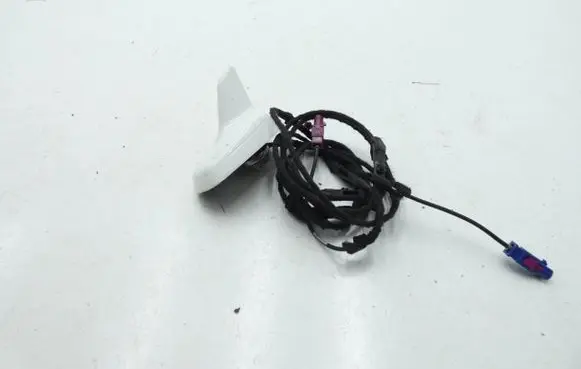 Audi A4 S4 B8 8K Aerial GPS antenna 8K5035503E